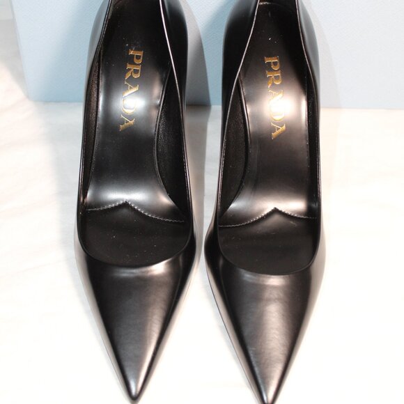NWOB PRADA Triangle Show Pumps Black Heels 35 - Picture 2 of 6